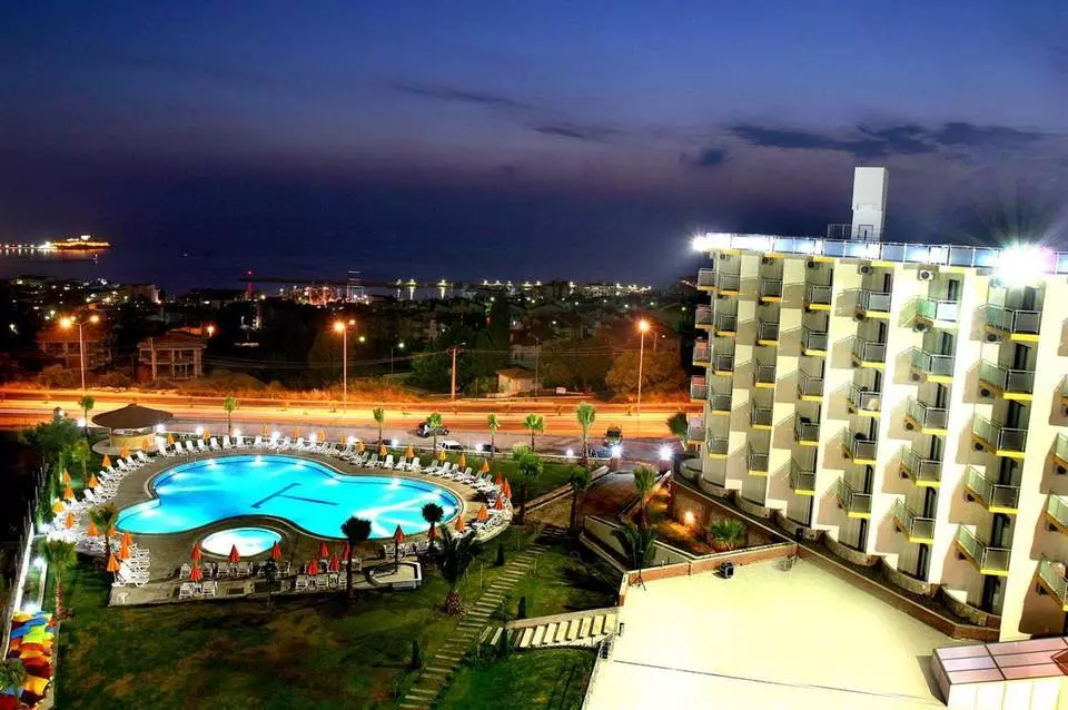 l'ambiance royal palace hotel kusadasi
