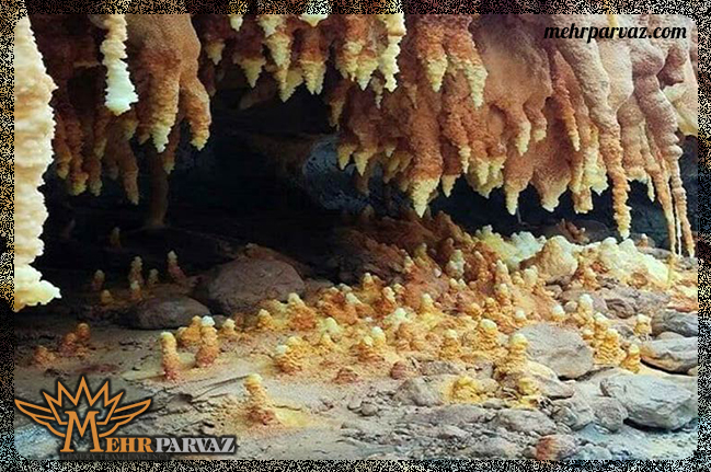 غار نمکی قشم
