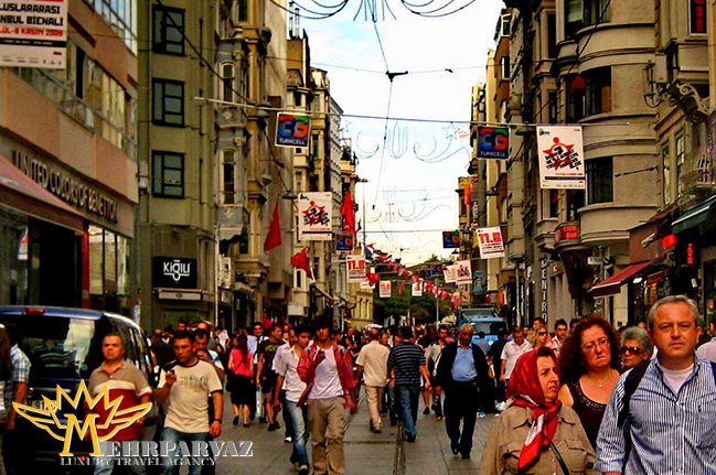 خیابان استقلال مرکز توریستی و قلب شهر استانبول