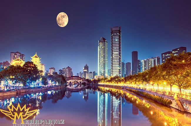 ماه مصنوعی در شهری از چین