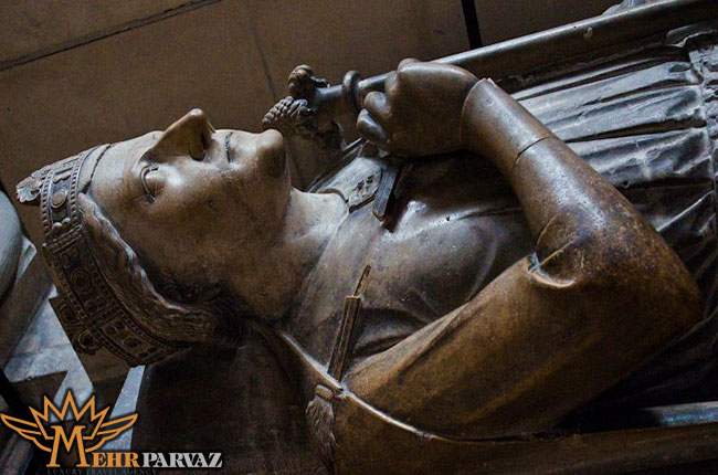 مجسمه ریچارد اول در کلیسای نوتردام، مهرپرواز