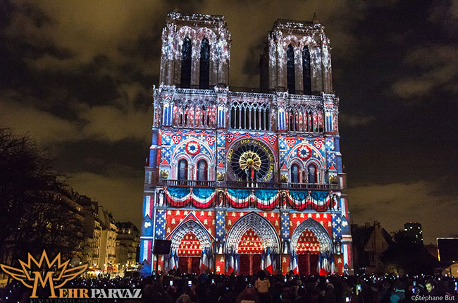 نمایش نور بر روی کلیسای نوتردام پاریس-مهرپرواز