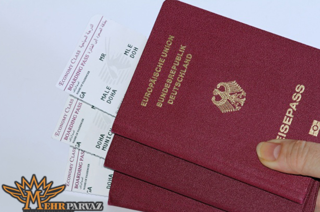 پاسپورت هایی با جلد قرمز رنگ