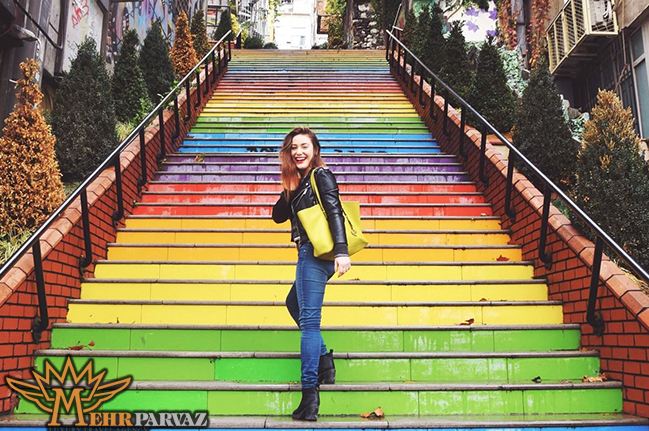 پله های رنگین کمانی استانبول