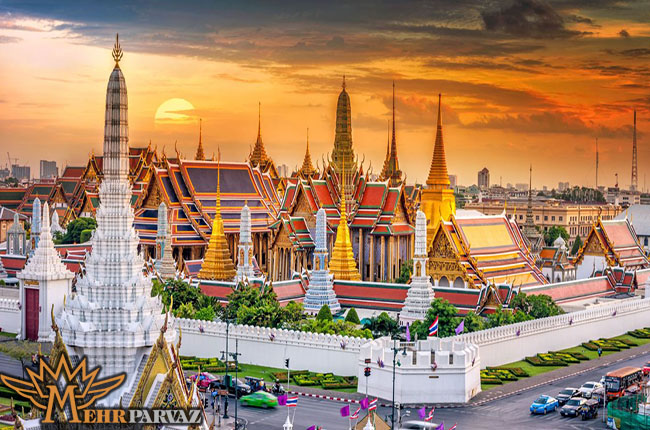 نمای شهر و معابد معروف بانکوک در غروب آفتاب 