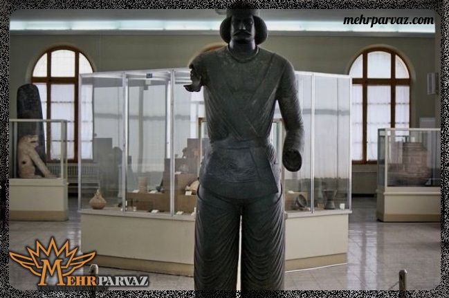 تندیس بزرگ زاده اشکانی در موزه ایران باستان