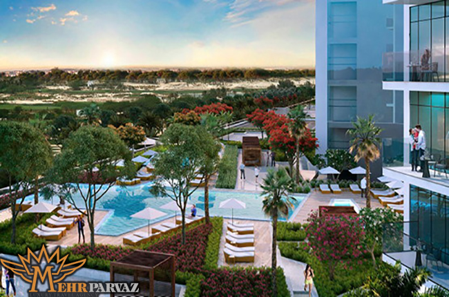 نمای بیرونی از استخر و فضای سبز هتل رادیسون دبی 